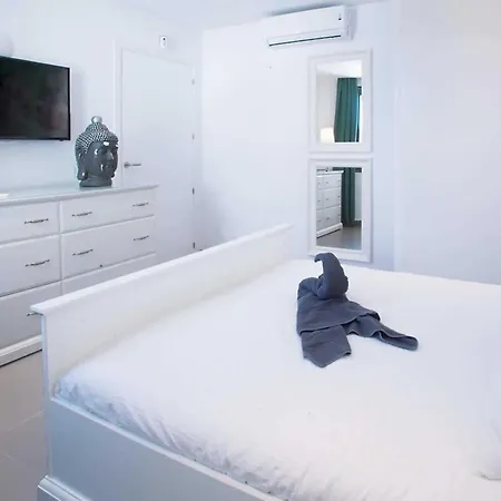 Playa Blanca Sleeps 12 Air Con Wifi