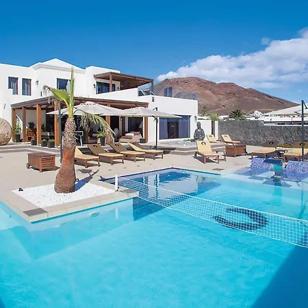 Playa Blanca Sleeps 12 Air Con Wifi * 플라야블랑카