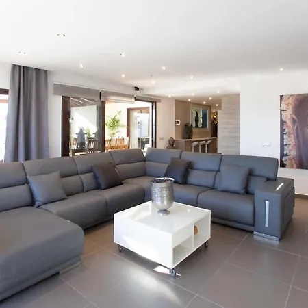 Villa Playa Blanca Sleeps 12 Air Con Wifi *