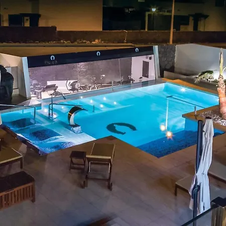 Playa Blanca Sleeps 12 Air Con Wifi فيلة