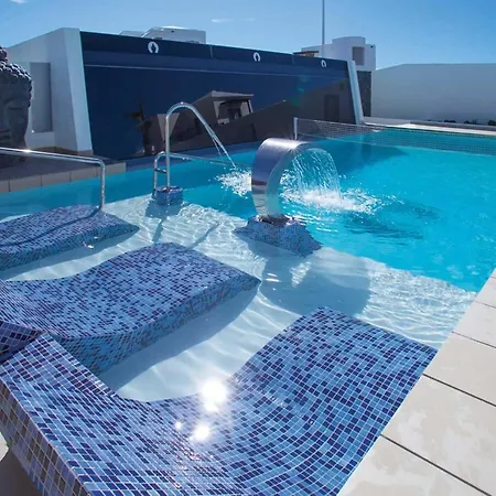 Playa Blanca Sleeps 12 Air Con Wifi بلايا بلانكا