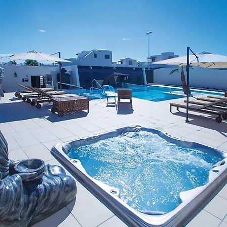 فيلة Playa Blanca Sleeps 12 Air Con Wifi *